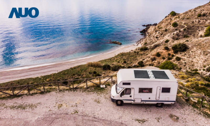 「可撓輕量化太陽光電板SunCurva」使用輕量特殊耐候型複合板取代傳統太陽能板的玻璃前板，不僅降低70%重量，每米平方僅3Kg；具有抗衝擊性能及通過電磁相容性測試，可應用於交通運輸工具，如露營車、遊艇等